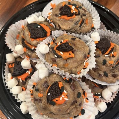 Oreo Stuffed Chocolate Chip Cookie 