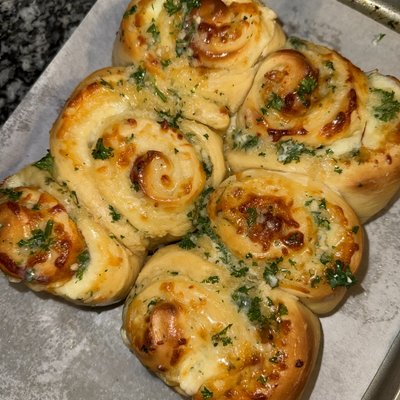 Garlic Cheesy Pinwheels 