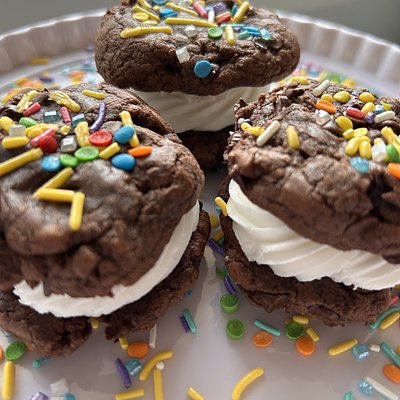 Brownie Cookie Whoopie Pie   (MIN 6 )  