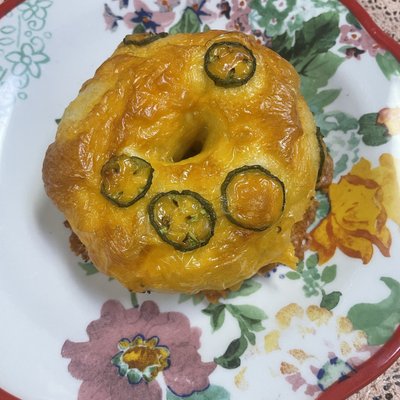Jalapeño Cheddar Bagel