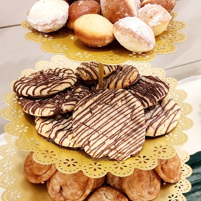 CiCi's Chocolate Peanut Butter Cookies 