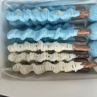 Caramel Chocolate  Pretzel Rods 
