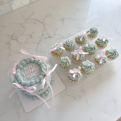Deluxe Mini Cupcakes