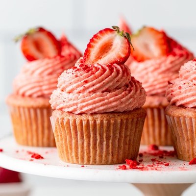Basic Strawberry Cupcakes 