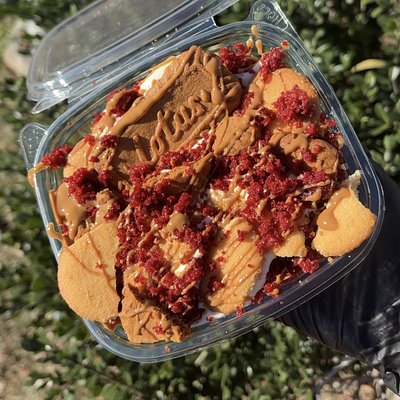 red velvet/biscoff banana pudding