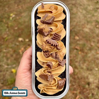 Chocolate Peanut Butter Minicake (per dozen)
