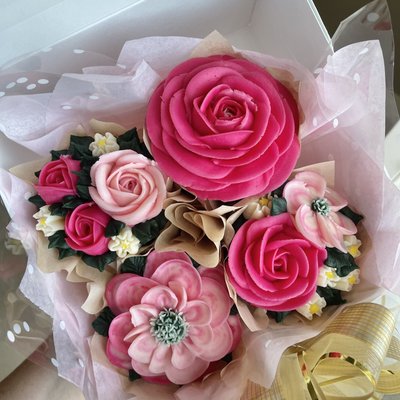 Deluxe 4 Cupcake Bouquet