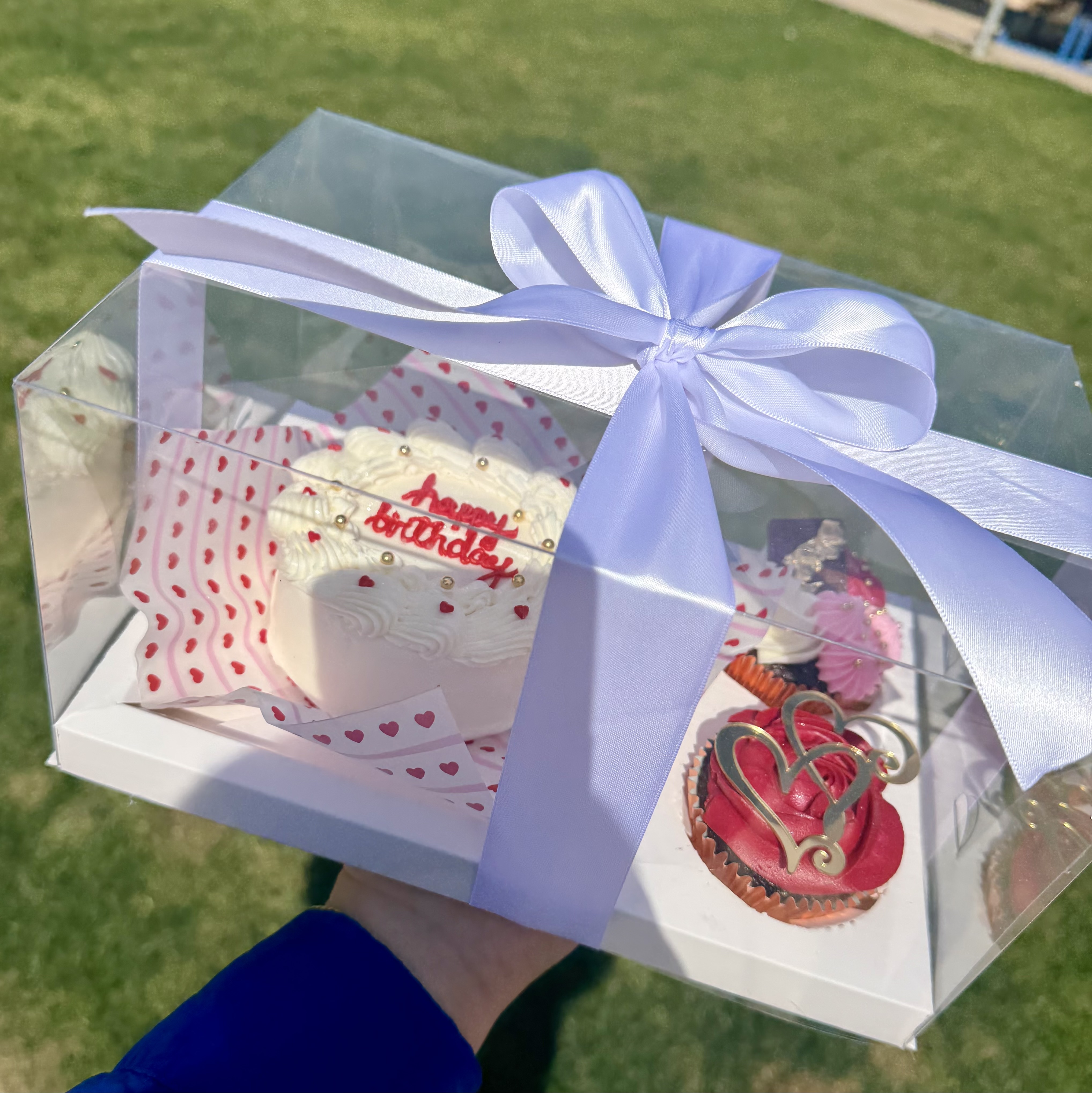 4” Cake + 2 Cupcakes