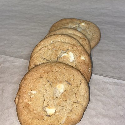 6 Macadamia Nut Cookies