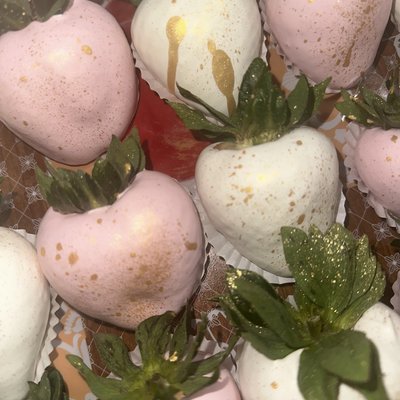 Chocolate Covered Strawberries (seasonal) 
