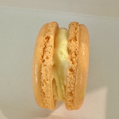 Piña Colada Macaron (6)