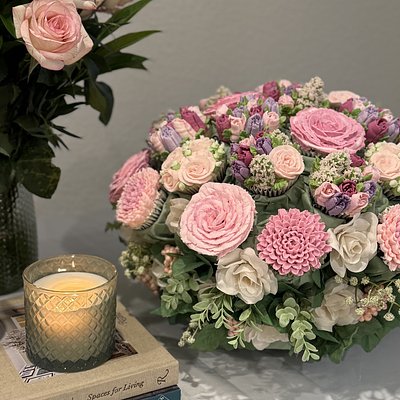 Rotating cupcake dome