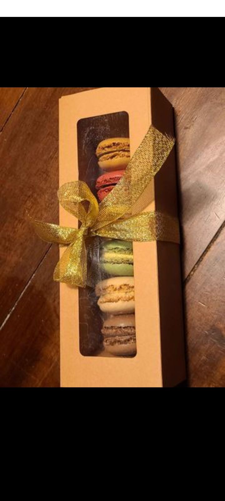 Assorted Macarons 