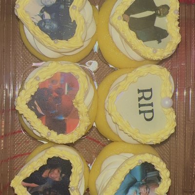 Specialty Cupcakes - ( Full Dozen - 12 ) 