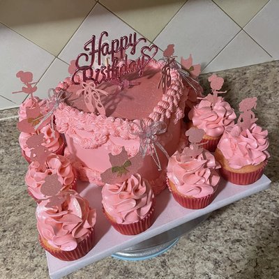 Bento Cake W/ 12 Cupcakes 