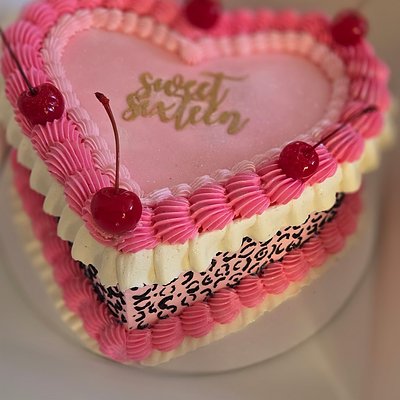 8 Inch 2 Layer Heart Shaped Cake 15-20 Servings