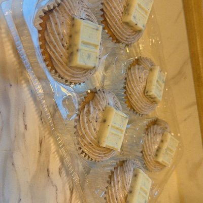 Cookies ~n~ Creme Cupcake 
