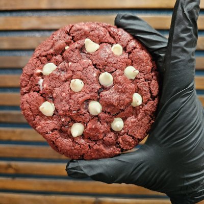 Red Velvet Cream Cheese–Stuffed
6 Count Gourmet