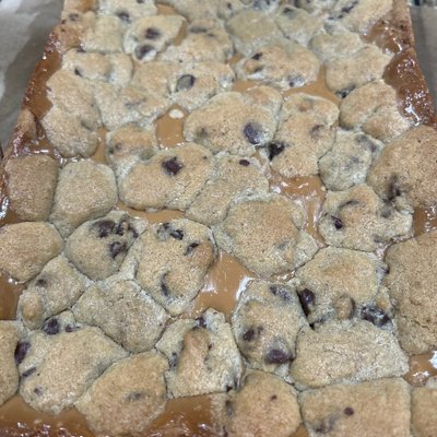 Chocolate Chip Caramel Bars 