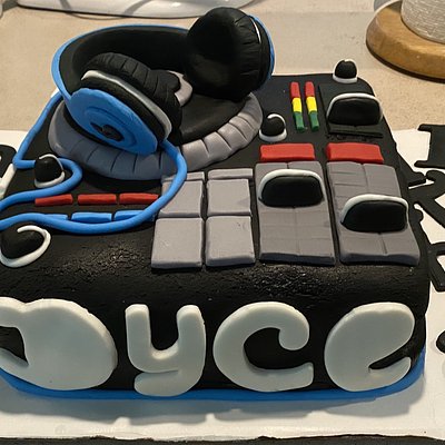Dj Theme Cake