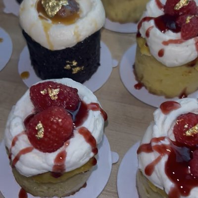 50 Mini cakes (Customized) 