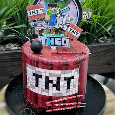 7” Round THEMED CAKE 3 Layers With Fruit Or Nutella Filling