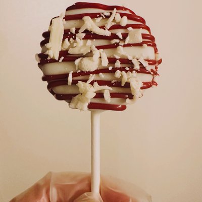 Red Velvet Cake Pop 