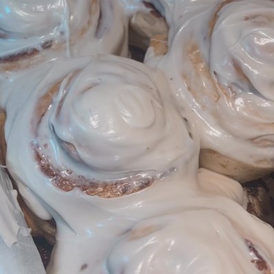 Classic Cinnamon Rolls (6)