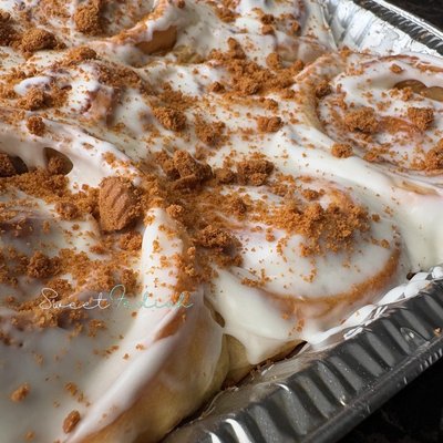 6PK Biscoff Cinnamon Rolls