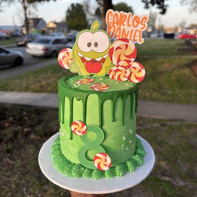 6 Inch/ Free Dozen cupcakes 