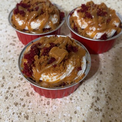 4ct.❤️ SMALL RED VELVET BISCOFF CUPCAKES ON THE GO ❤️  