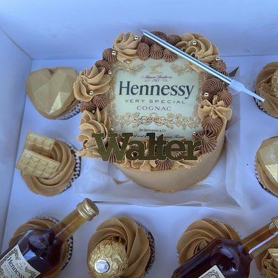  Cupcakes And Bento Box