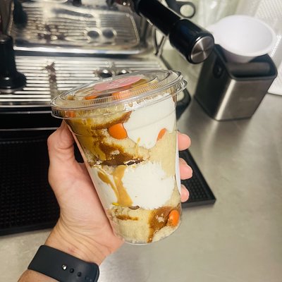 Vanilla Reeses Pieces Cake Cup 