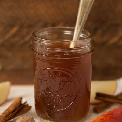 Apple Pie Jelly (Pint Jar)