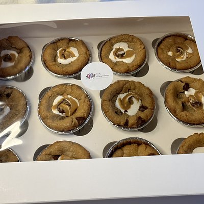 Peanut Butter Chocolate Chip Deep Dish Cookie Cups 