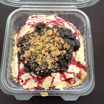 Blueberry Crumble Cinnamon Roll 