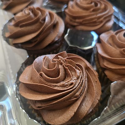 Chocolate Cupcakes/ Chocolate Frosting - 6 Pack
