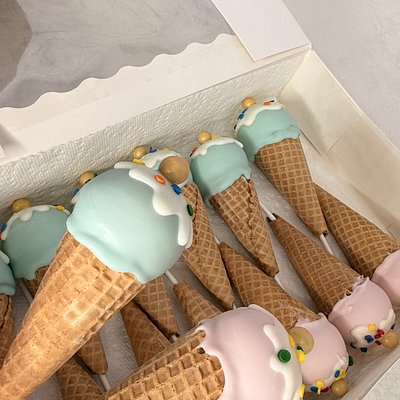 Custom Cake pops Icecream