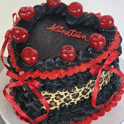 8 Inch Heart Cake (15-20 Servings)