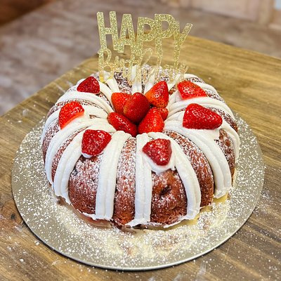 Strawberry Bundt Cake 🍓 