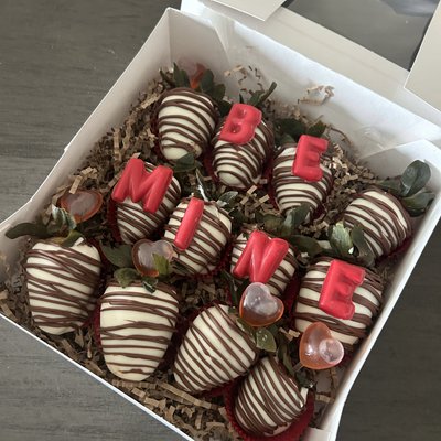 Custom Dozen Dipped Berries 