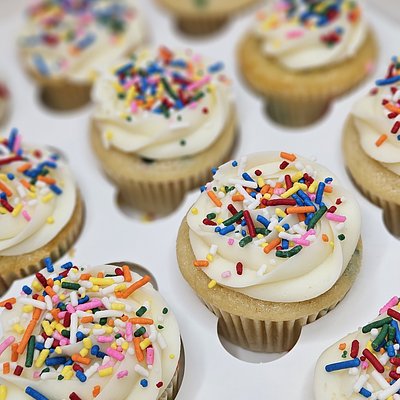 Birthday Cake Cupcakes (6)