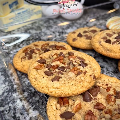 Chocolate Chip Pecan - 1 Dozen