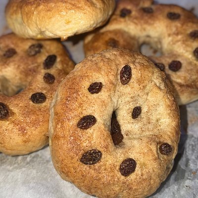 Cinnamon Raisin Bagels (4 Ct) 