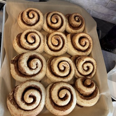 Sourdough Cinnamon rolls 25.00