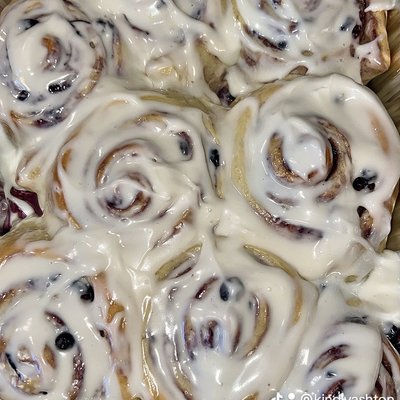 Large Blueberry Lemon Sweet Rolls With Lemon Cream Cheese Icing (Pan Of 8)