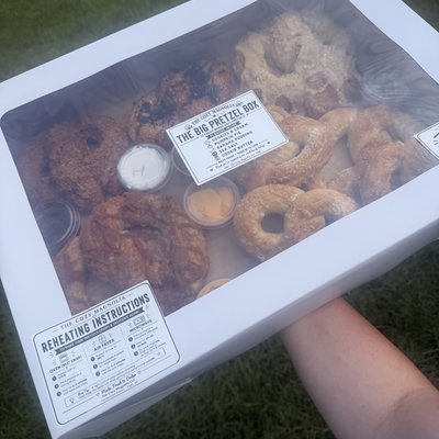 BIG PRETZEL BOX 
