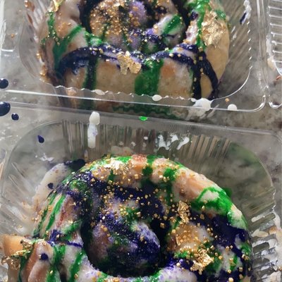 King Cake Cinnamon Rolls (2)