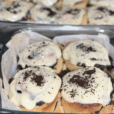 Cookies & Cream Cinnamon Rolls (4 Pack)