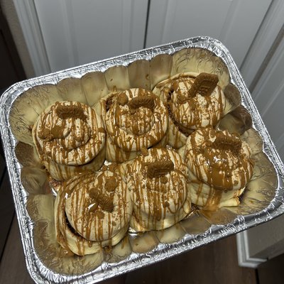 Cinnamon Rolls (1/2 Dozen)